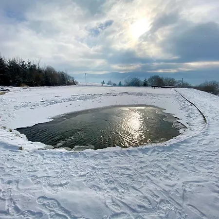 Polomka S Jacuzzi - Vidite Deti Na Dvore Z Obyvacky - Pri Potoku - Vyhlad Na Polomske Ocko *